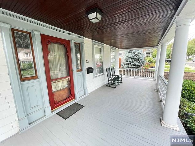 21 Courier Pl, Rutherford, NJ 07070-1101