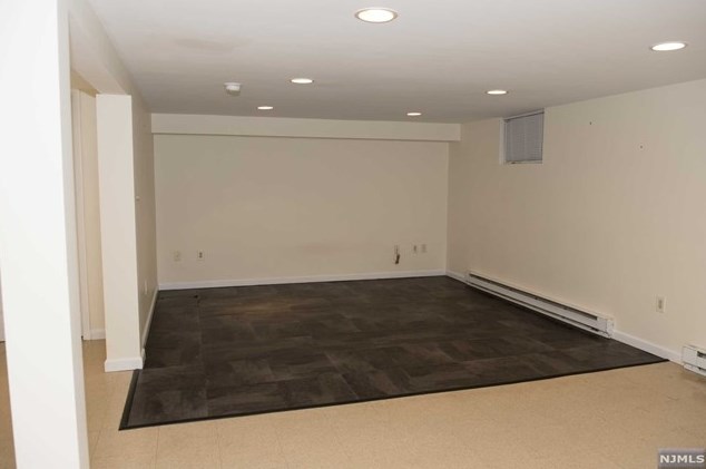 218 Kingsland Ave, Lyndhurst NJ  07071-2631 exterior