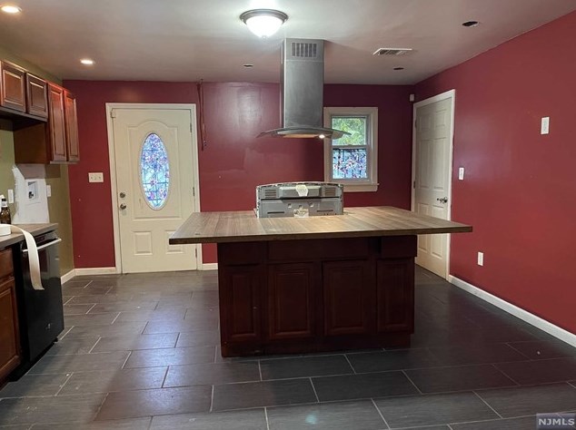 373 S 19th St #1, Newark, NJ 07103
