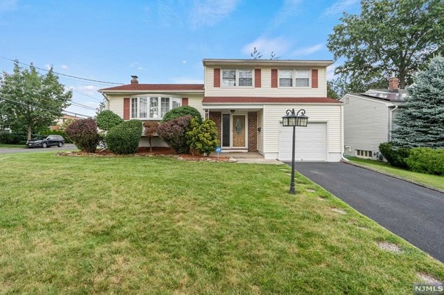 88 Thanksgiving Ln, Clifton, NJ 07013-2540