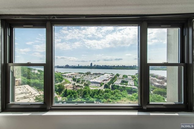 250 Gorge Rd #12k, Cliffside Park, NJ 07010