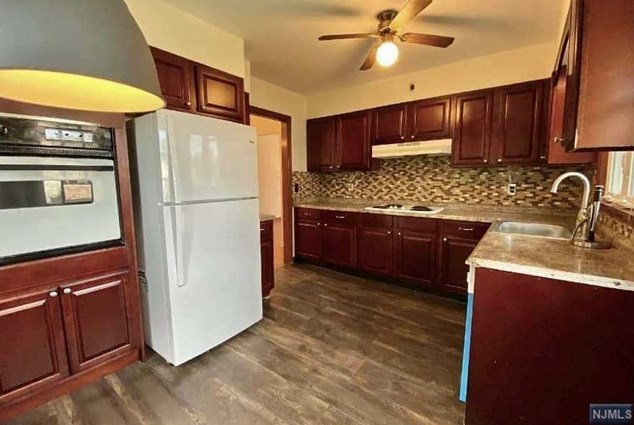 511 Harriet Pl, Franklin Lakes, NJ 07417