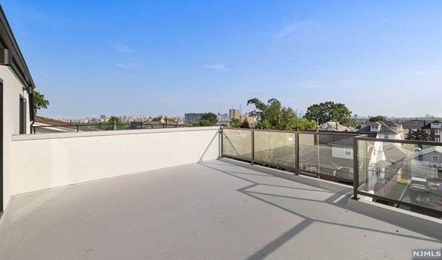 243 Park Ave, Cliffside Park, NJ 07010