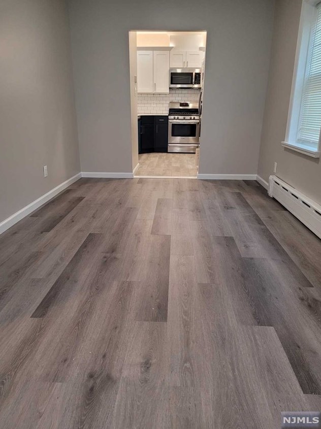 28 Zazzetti St, Waldwick, NJ 07463