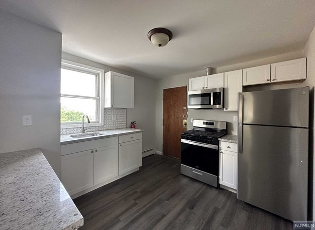 301 Hackensack St, Carlstadt, NJ 07072