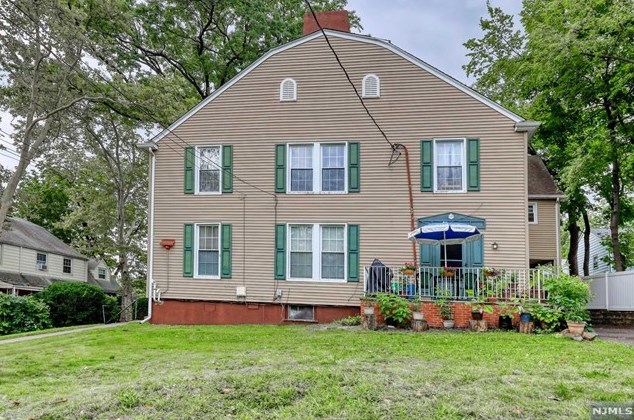 70 Passaic St, Maywood, NJ 07607-1246