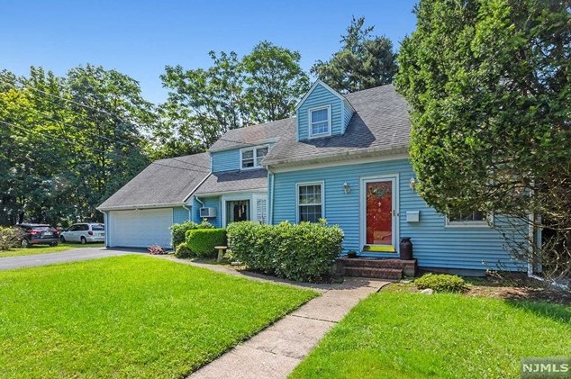 6 Lakeview Terrace, Westwood, NJ 07677