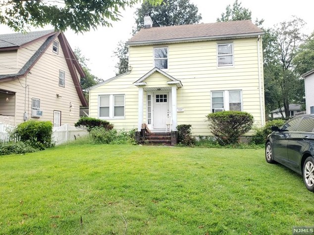 1290 Beaumont Ave, Teaneck, NJ 07666