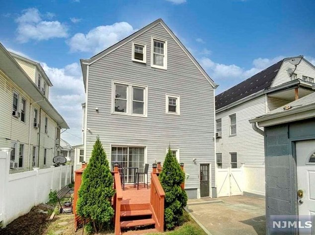210 Lawrence St, Paterson, NJ 07501-1128