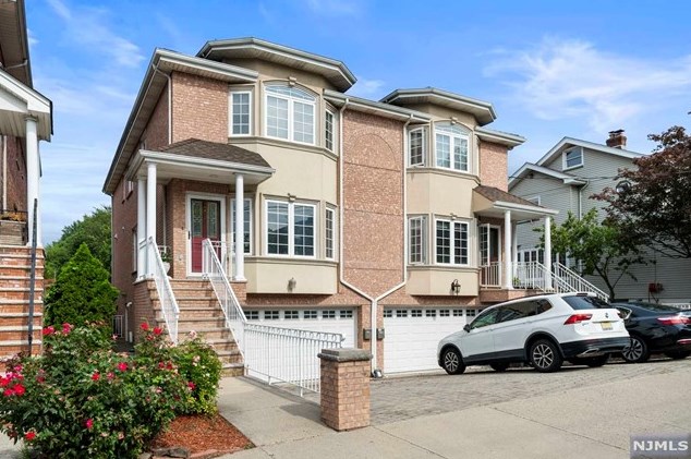 29 Delia Blvd #a, Palisades Park, NJ 07650