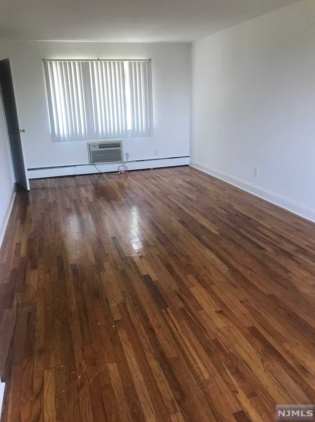 55 Bergen Blvd #5b, Palisades Park, NJ 07650