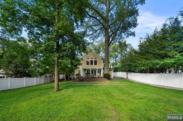 64 Woodland Park Dr, Tenafly, NJ 07670