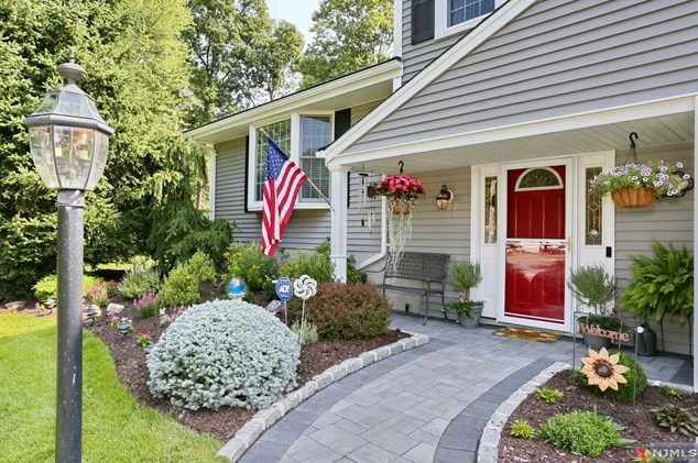 64 Burlington St, Norwood, NJ 07648