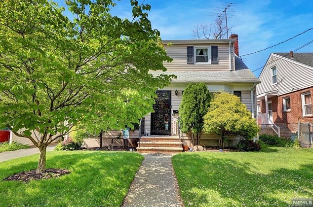 46 Delaware Ave, Dumont, NJ 07628