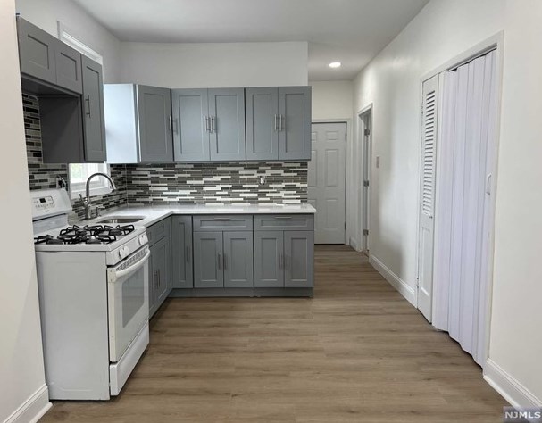 329 Centre Ave, Secaucus NJ  07094-3015 exterior