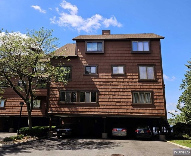 93 Harbor Ky, Secaucus NJ  07094-2203 exterior