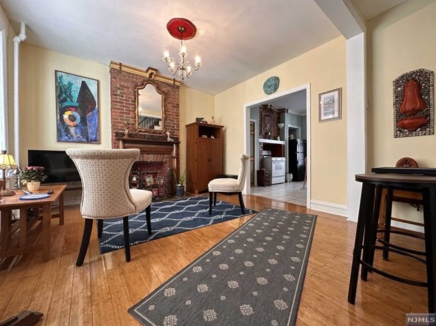 19 8th Ave, Newark NJ  07104-3701 exterior