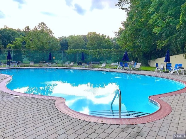 83 Bowfell Ct, Wayne, NJ 07470