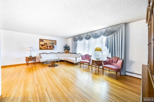 200 Peabody Ave, Lyndhurst, NJ 07071