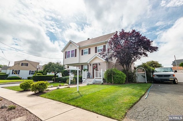 74 Weller Ter, Saddle Brook, NJ 07663-4434
