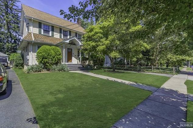 141 Cambridge Ave, Englewood, NJ 07631