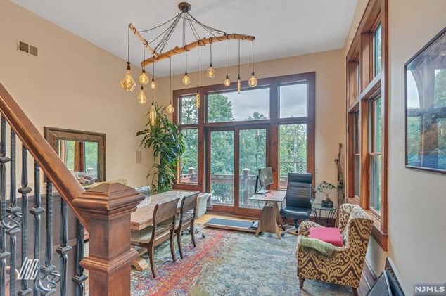 110 Undercliff Ave, Edgewater, NJ 07020