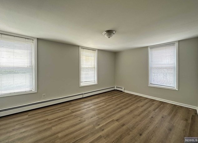 301 Hackensack St #e, Carlstadt, NJ 07072