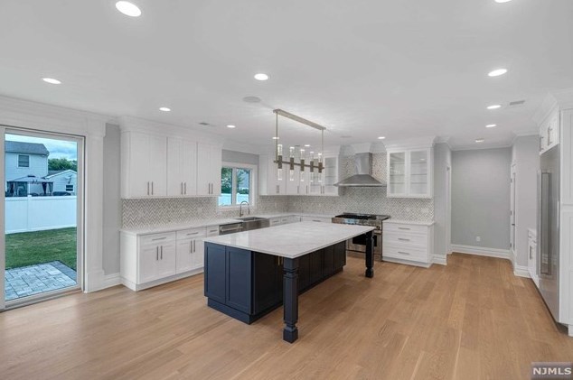 183 Cleenput Ter, Paramus NJ  07652-4438 exterior