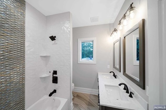 183 Cleenput Ter, Paramus NJ  07652-4438 exterior