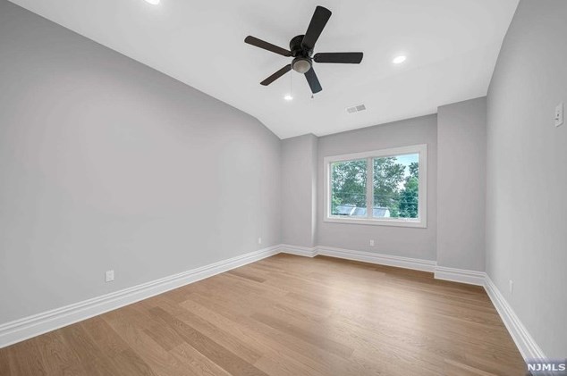 183 Cleenput Ter, Paramus NJ  07652-4438 exterior