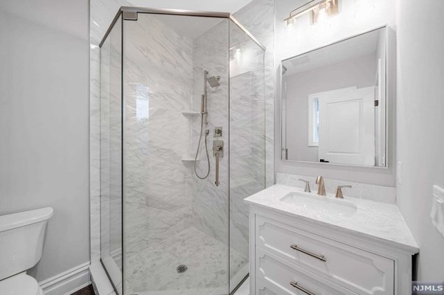 183 Cleenput Ter, Paramus NJ  07652-4438 exterior