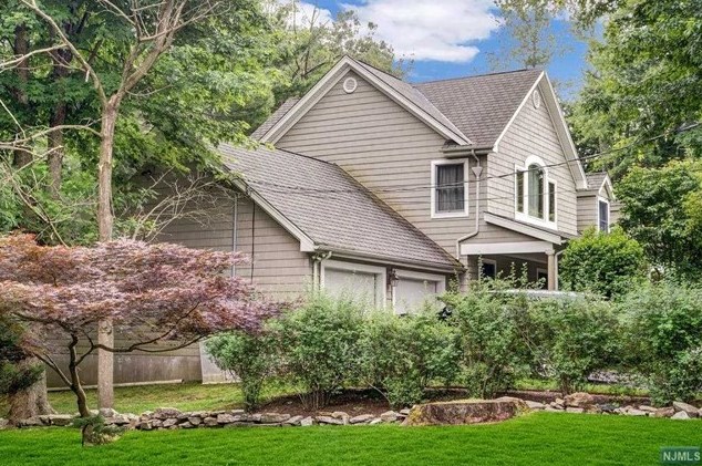 145 Franklin St, Haworth, NJ 07641