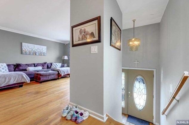 14 Albert St, North Arlington, NJ 07031