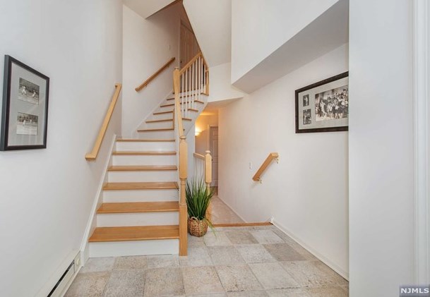 9 Sherbrooke Ct #23, Upper Saddle River, NJ 07458