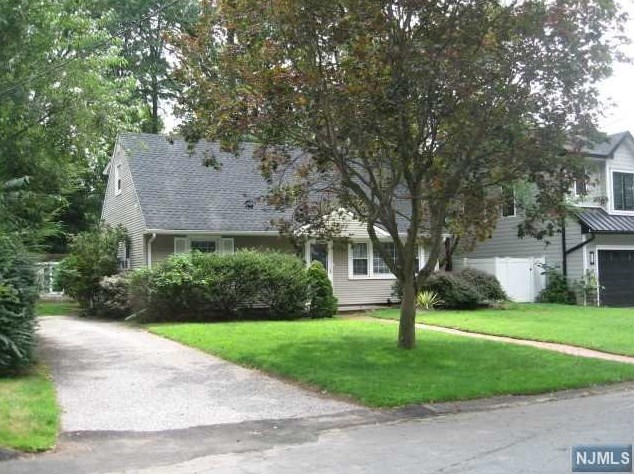 56 Day Ave, Tenafly, NJ 07670