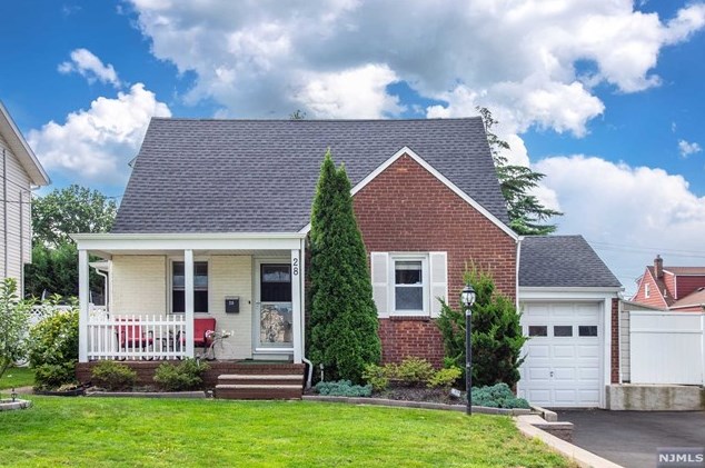 28 Birchwood Dr, Elmwood Park, NJ 07407