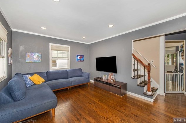 28 Birchwood Dr, Elmwood Park NJ  07407-1302 exterior