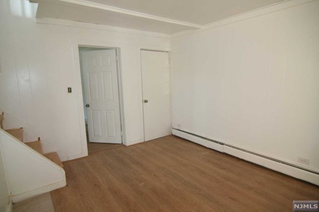 91 Roland St, Park Ridge, NJ 07656