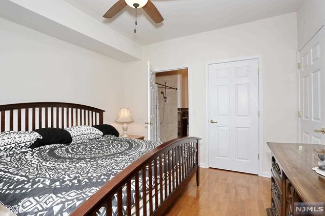 527 Bushes Ln, Elmwood Park NJ  07407-3204 exterior