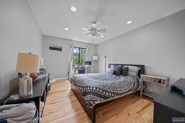 6 Holiday Ct, Westwood NJ  07675-5708 exterior