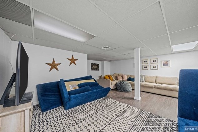 6 Holiday Ct, Westwood NJ  07675-5708 exterior