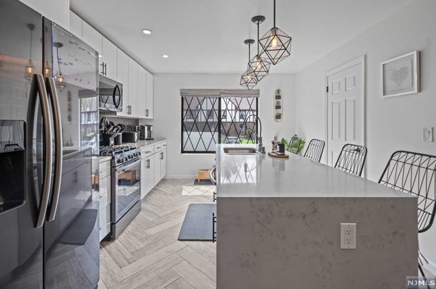 6 Holiday Ct, Westwood NJ  07675-5708 exterior