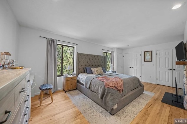 6 Holiday Ct, Westwood NJ  07675-5708 exterior