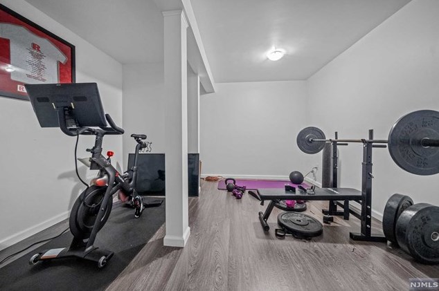 6 Holiday Ct, Westwood NJ  07675-5708 exterior