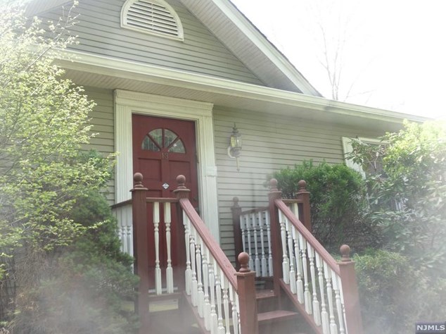 13 Orangeburgh Rd, Westwood, NJ 07675