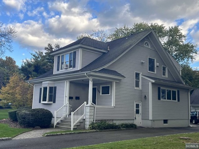 300 Harristown Rd, Ridgewood, NJ 07452