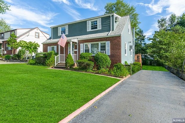 74 Seneca Ave, Emerson, NJ 07630