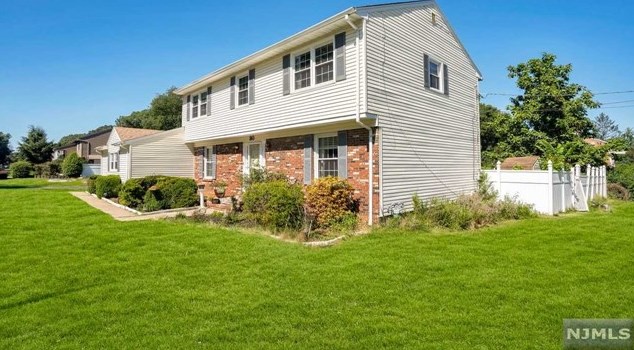 80 Lions Head Dr, Wayne, NJ 07470-4012