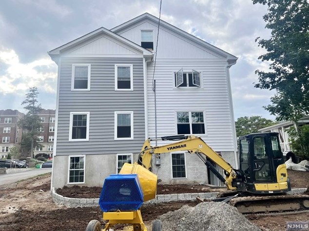 19 Forest St #1, Montclair, NJ 07042