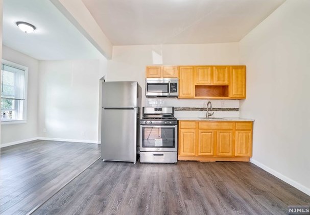 473 S 16th St, Newark, NJ 07103